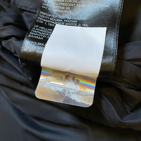 The North Face Women’s 1996 Retro Nuptse Jacket In Fuchsia Pink - Picture 10 of 13